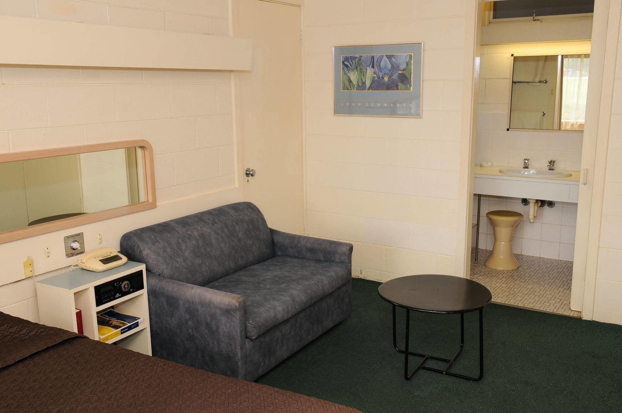 Peninsula Motor Inn Tyabb Екстериор снимка