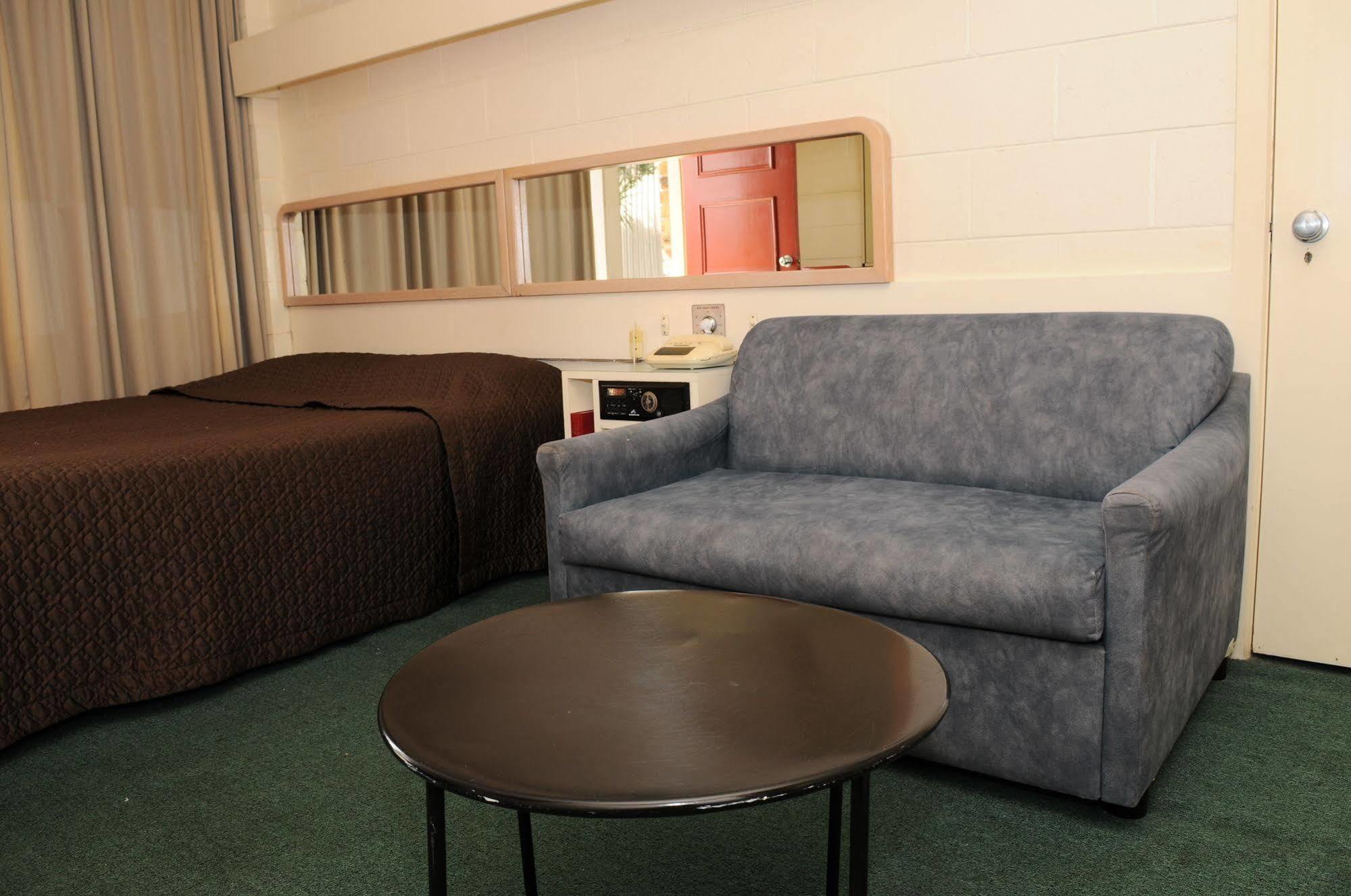 Peninsula Motor Inn Tyabb Екстериор снимка