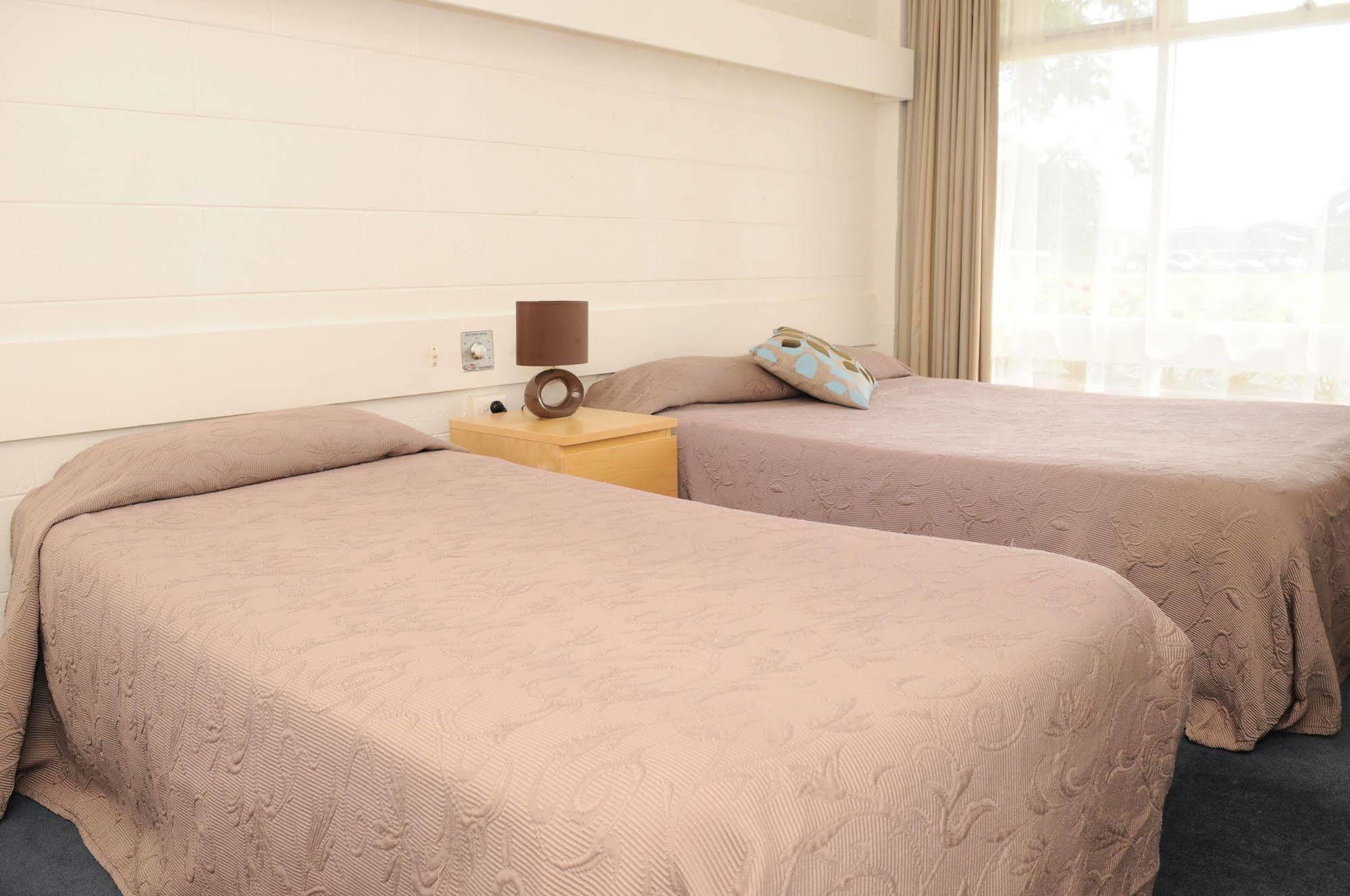 Peninsula Motor Inn Tyabb Екстериор снимка